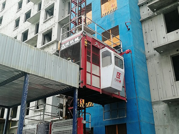 山西三建使用大誠機(jī)械施工升降機(jī)、物料提升機(jī)案例