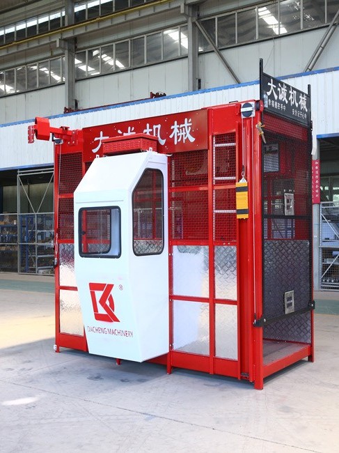 施工電梯安全運行時的注意事項！